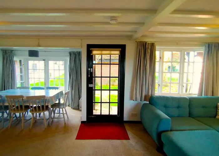 Tudor Cottage Hayle - A Family & Pooch Favourite